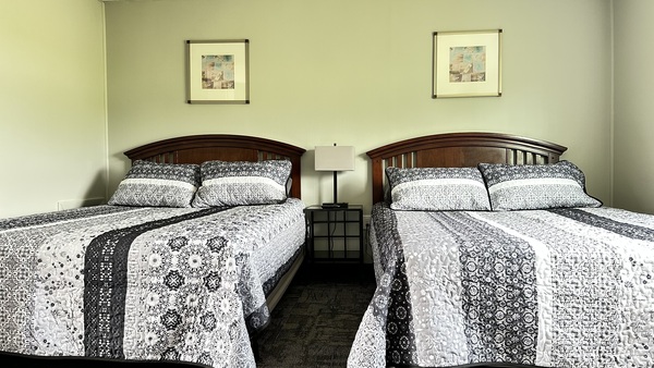 Two Queens Beds Photo 1